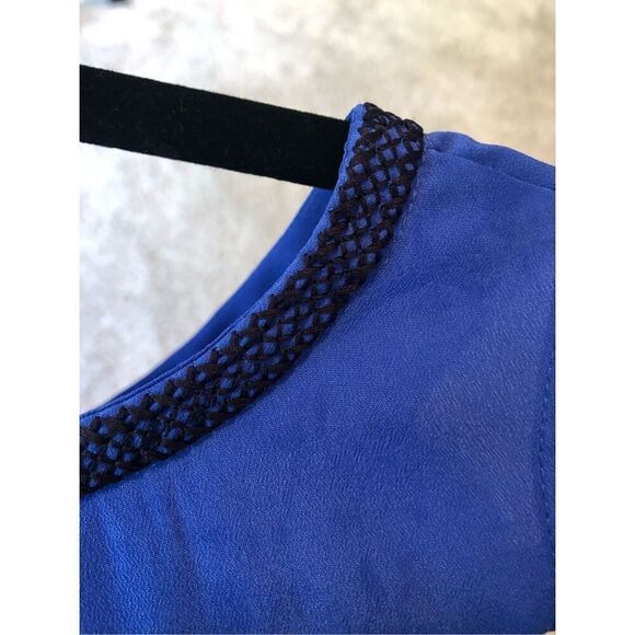 Loft Women’s Blue and Black Embroidered Pattern Tank Blouse Size L - Picture 4 of 6